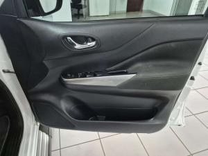 Nissan Navara 2.5DDTI LE/LE Plus 4X4 automatic D/C - Image 9