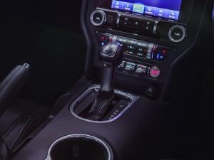 Ford Mustang 5.0 GT fastback - Image 19