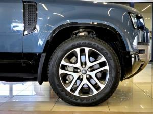 Land Rover Defender 110 D350 X-Dynamic HSE - Image 4
