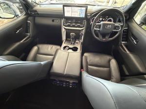 Toyota Land Cruiser 300 3.3D GR-Sport - Image 6