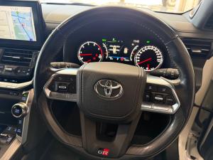 Toyota Land Cruiser 300 3.3D GR-Sport - Image 8