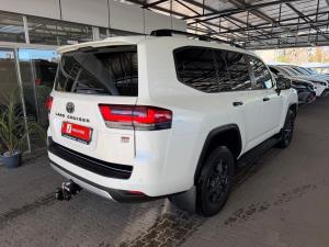 Toyota Land Cruiser 300 3.3D GR-Sport - Image 2