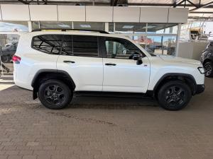Toyota Land Cruiser 300 3.3D GR-Sport - Image 3