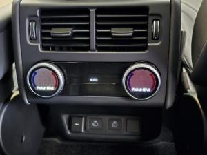 Land Rover Discovery D350 Metropolitan Edition - Image 16