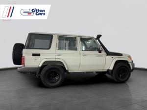 Toyota Landcruiser 76 4.5D V8 S/W - Image 5