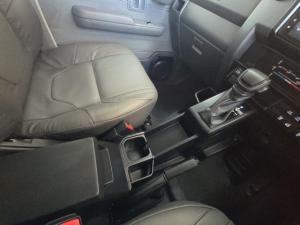 Toyota Land Cruiser 76 2.8GD-6 station wagon VX - Image 10