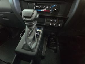 Toyota Land Cruiser 76 2.8GD-6 station wagon VX - Image 11