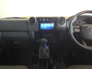 Toyota Land Cruiser 76 2.8GD-6 station wagon VX - Image 13