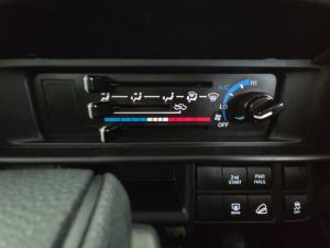 Toyota Land Cruiser 76 2.8GD-6 station wagon VX - Image 14