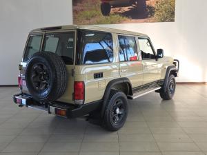 Toyota Land Cruiser 76 2.8GD-6 station wagon VX - Image 2