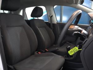 Volkswagen Polo Vivo hatch 1.4 Comfortline - Image 12