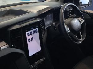 Volkswagen Amarok 2.0BiTDI double cab Life 4Motion - Image 17