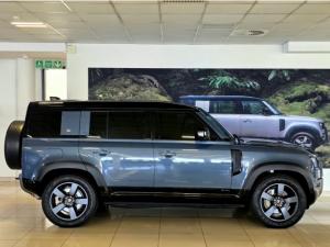 Land Rover Defender 110 D300 X-Dynamic HSE - Image 2