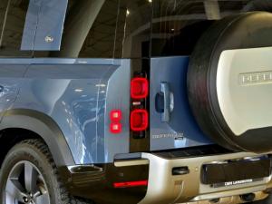 Land Rover Defender 110 D300 X-Dynamic HSE - Image 9