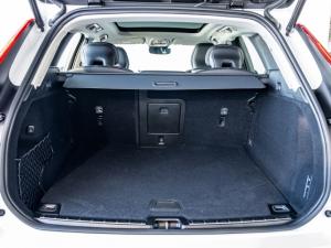 Volvo XC60 B5 AWD Plus Dark - Image 10
