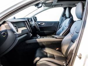 Volvo XC60 B5 AWD Plus Dark - Image 12