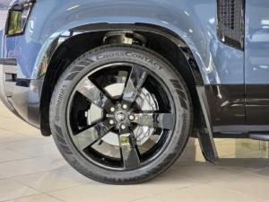 Land Rover Defender 110 D350 X-Dynamic HSE - Image 12