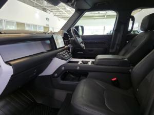 Land Rover Defender 110 D350 X-Dynamic HSE - Image 17
