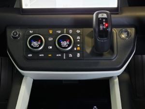 Land Rover Defender 110 D350 X-Dynamic HSE - Image 21