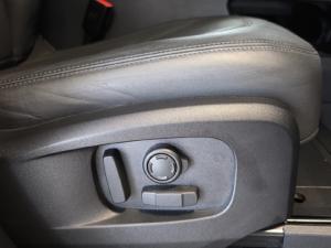 Land Rover Defender 110 D350 X-Dynamic HSE - Image 26