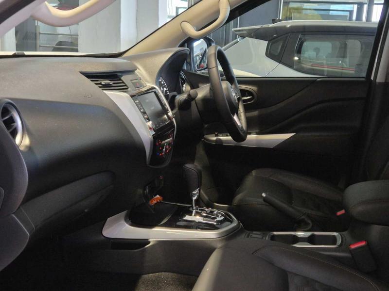 Nissan Navara Navara 2.5DDTi double cab Stealth