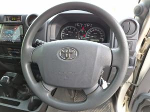Toyota Land Cruiser 76 4.5D-4D V8 station wagon LX - Image 8