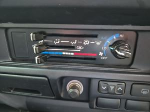 Toyota Land Cruiser 76 4.5D-4D V8 station wagon LX - Image 11