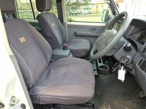 Toyota Land Cruiser 76 4.5D-4D V8 station wagon LX - Image 12