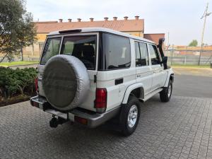 Toyota Land Cruiser 76 4.5D-4D V8 station wagon LX - Image 2