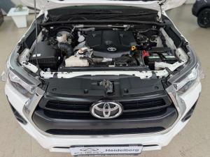 Toyota Hilux 2.4 GD-6 Raider 4X4 automaticD/C - Image 8