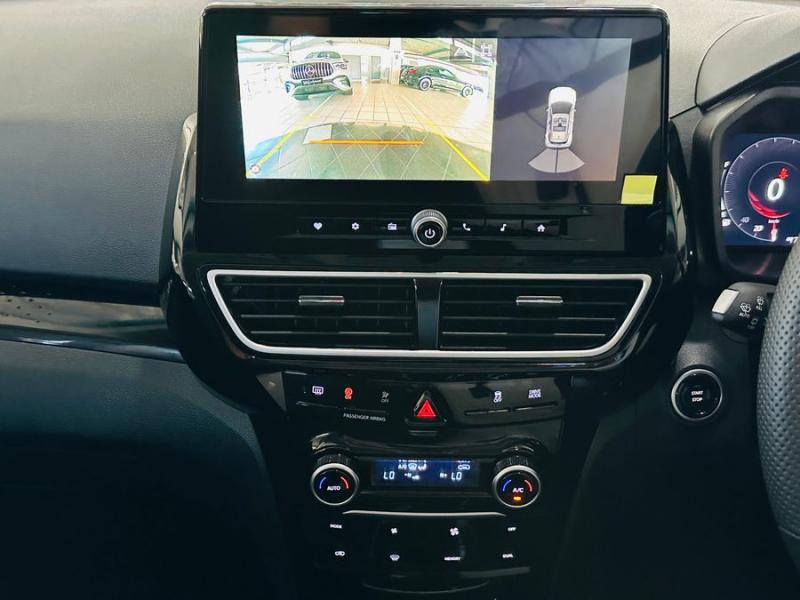 Mahindra XUV300 XUV 3XO 1.2T AX5 auto