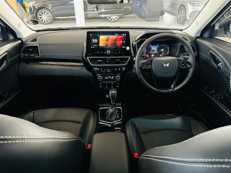 Mahindra XUV300 XUV 3XO 1.2T AX7L