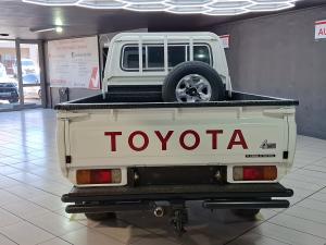 Toyota Land Cruiser 79 4.5D-4D LX V8 single cab - Image 5