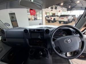 Toyota Land Cruiser 79 4.5D-4D LX V8 single cab - Image 6