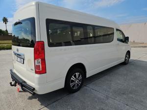 Toyota Quantum 2.8 SLWB bus 14-seater GL manual - Image 2