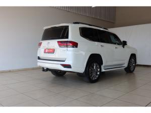 Toyota Land Cruiser 300 3.5T ZX - Image 2