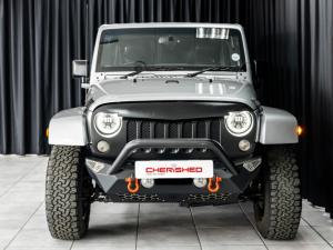 Jeep Wrangler Unlimited 3.6L Polar Edition - Image 2
