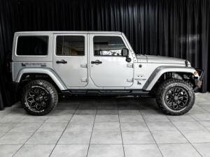 Jeep Wrangler Unlimited 3.6L Polar Edition - Image 3