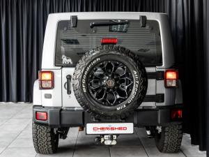 Jeep Wrangler Unlimited 3.6L Polar Edition - Image 4