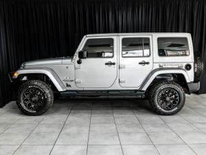 Jeep Wrangler Unlimited 3.6L Polar Edition - Image 6