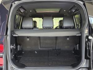 Land Rover Defender 110 D300 X-Dynamic HSE - Image 11