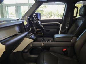 Land Rover Defender 110 D300 X-Dynamic HSE - Image 9