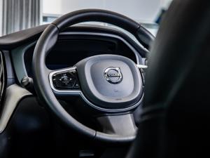 Volvo XC60 B5 AWD Plus Dark - Image 16
