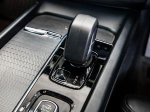 Volvo XC60 B5 AWD Plus Dark - Image 18