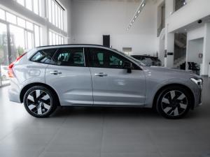 Volvo XC60 B5 AWD Plus Dark - Image 4