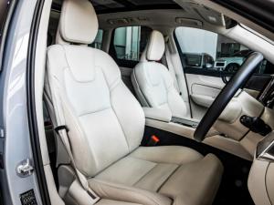 Volvo XC60 B5 AWD Plus Dark - Image 11
