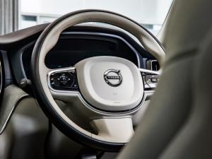Volvo XC60 B5 AWD Plus Dark - Image 12