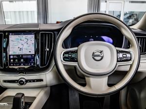 Volvo XC60 B5 AWD Plus Dark - Image 17