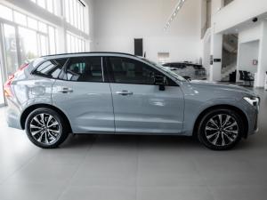 Volvo XC60 B5 AWD Plus Dark - Image 2