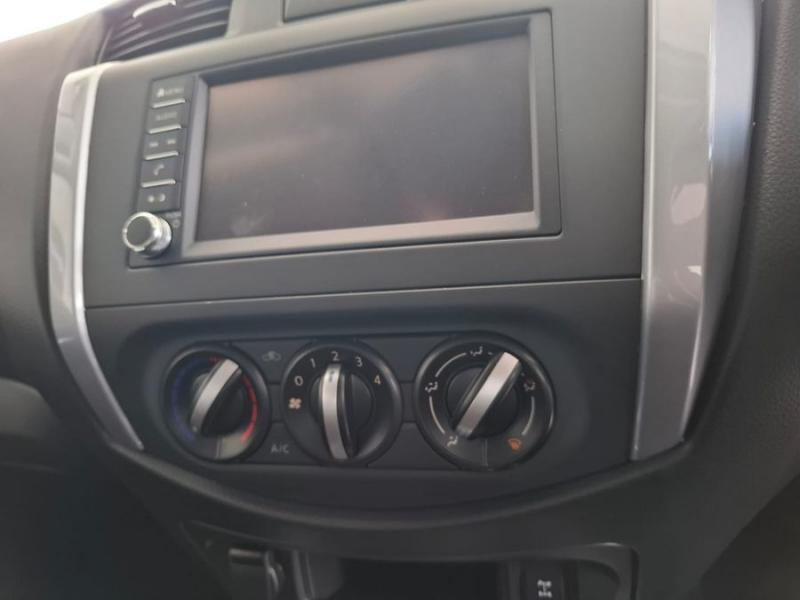 Nissan Navara Navara 2.5DDTi double cab SE Plus auto